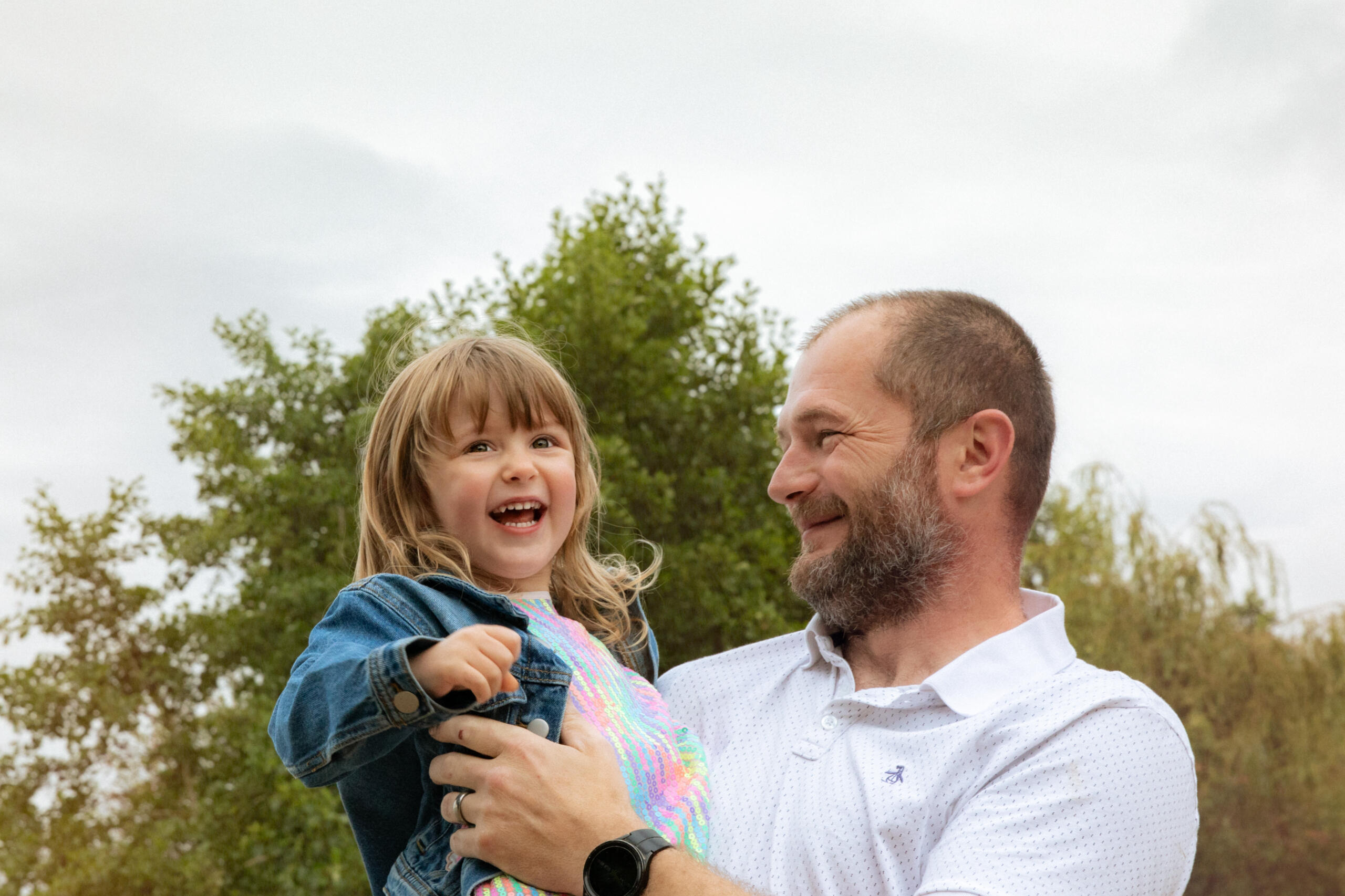 Lifetsyle Family Photo | Lincolnshire A happy little girl and her daddy in Lincolnshire